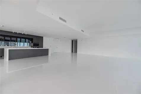 851 NE 1st Avenue Miami FL 33132