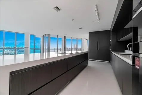 851 NE 1st Avenue Miami FL 33132