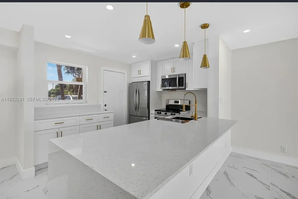 201 SE 11th Terrace Dania Beach FL 33004