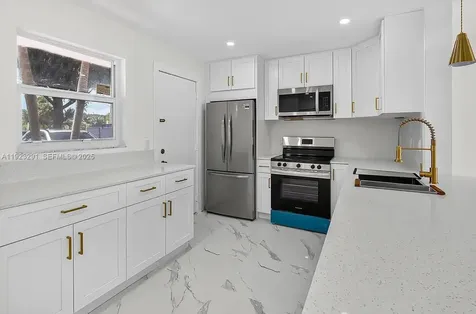 201 SE 11th Terrace Dania Beach FL 33004