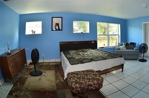 2812 Wiley Street Hollywood FL 33020
