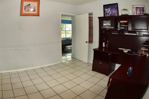 2812 Wiley Street Hollywood FL 33020