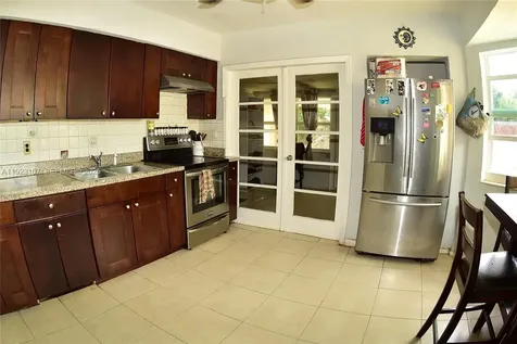 2812 Wiley Street Hollywood FL 33020