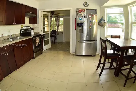 2812 Wiley Street Hollywood FL 33020