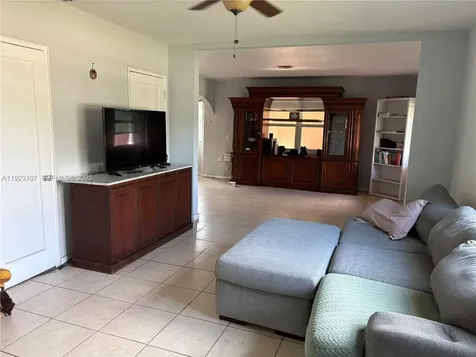2812 Wiley Street Hollywood FL 33020