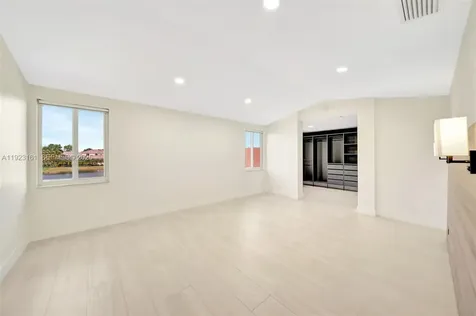 322 Lake Crest Court Weston FL 33326
