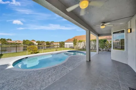 322 Lake Crest Court Weston FL 33326