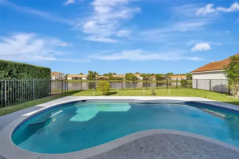 322 Lake Crest Court Weston FL 33326