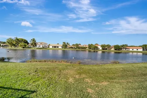 322 Lake Crest Court Weston FL 33326