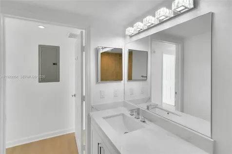 1723 SW 2nd Avenue Miami FL 33129