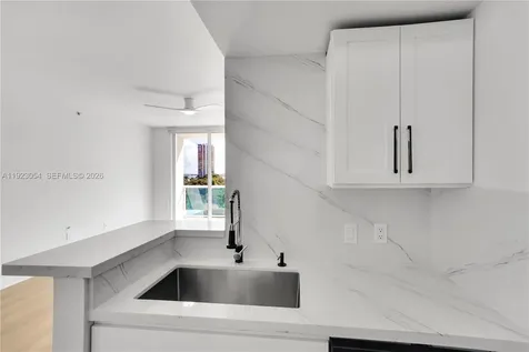 1723 SW 2nd Avenue Miami FL 33129