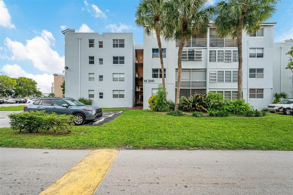 2840 Somerset Drive Lauderdale Lakes FL 33311