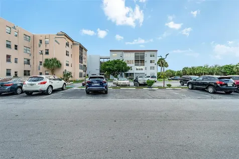 2840 Somerset Drive Lauderdale Lakes FL 33311