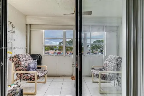 2840 Somerset Drive Lauderdale Lakes FL 33311
