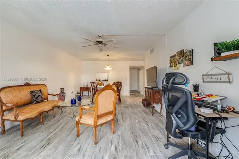 2840 Somerset Drive Lauderdale Lakes FL 33311