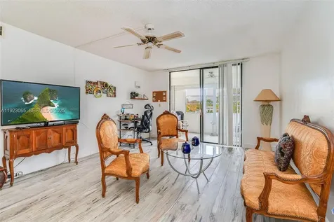 2840 Somerset Drive Lauderdale Lakes FL 33311
