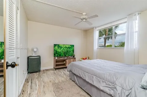 2840 Somerset Drive Lauderdale Lakes FL 33311