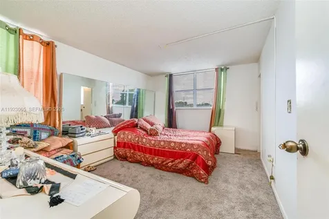 2840 Somerset Drive Lauderdale Lakes FL 33311