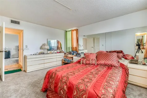 2840 Somerset Drive Lauderdale Lakes FL 33311