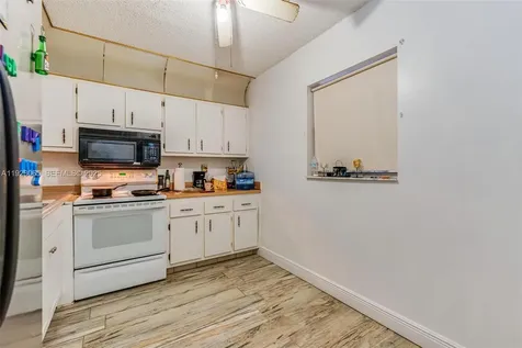 2840 Somerset Drive Lauderdale Lakes FL 33311