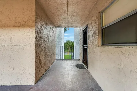 2840 Somerset Drive Lauderdale Lakes FL 33311