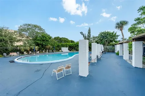 2840 Somerset Drive Lauderdale Lakes FL 33311