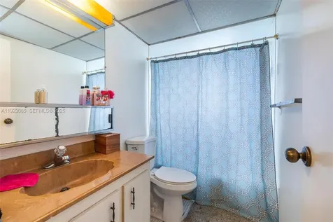 2840 Somerset Drive Lauderdale Lakes FL 33311