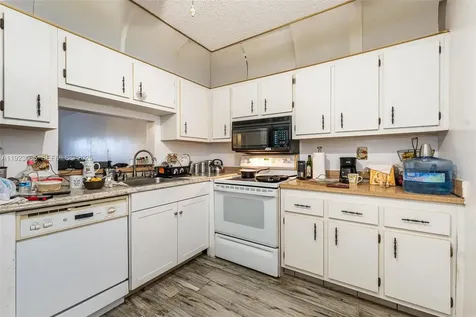 2840 Somerset Drive Lauderdale Lakes FL 33311