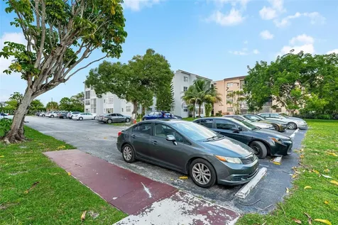 2840 Somerset Drive Lauderdale Lakes FL 33311