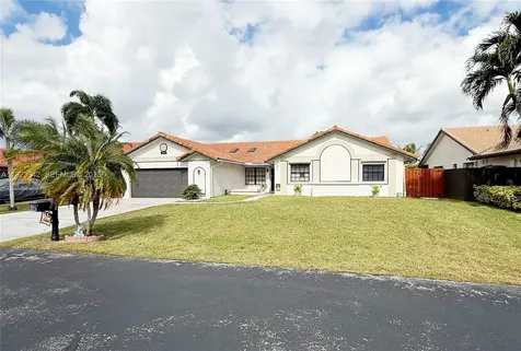 15561 Carriage Court Davie FL 33331