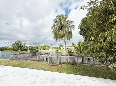15561 Carriage Court Davie FL 33331