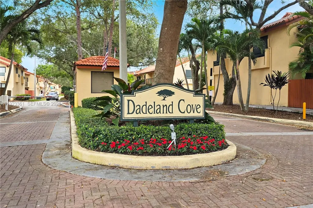 10053 SW 77th Court Miami FL 33156