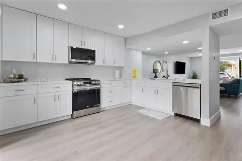 10053 SW 77th Court Miami FL 33156