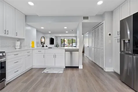 10053 SW 77th Court Miami FL 33156