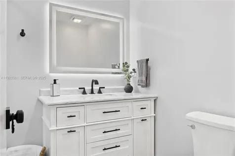 10053 SW 77th Court Miami FL 33156
