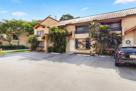 10053 SW 77th Court Miami FL 33156