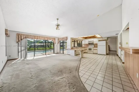 9272 NW 18th Street Plantation FL 33322