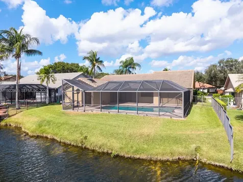 9272 NW 18th Street Plantation FL 33322