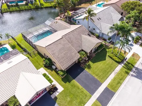 9272 NW 18th Street Plantation FL 33322