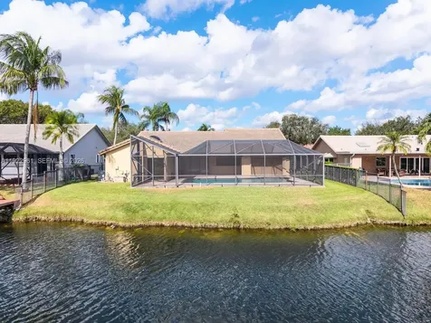 9272 NW 18th Street Plantation FL 33322