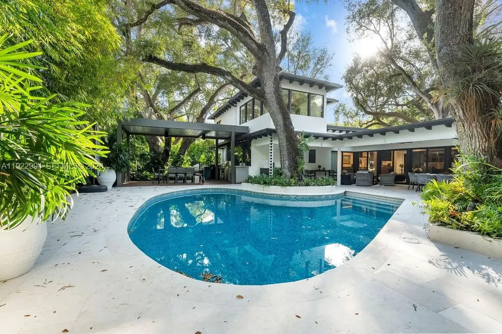 4095 Battersea Road Miami FL 33133