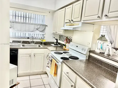 1791 NW 96th Terrace Pembroke Pines FL 33024