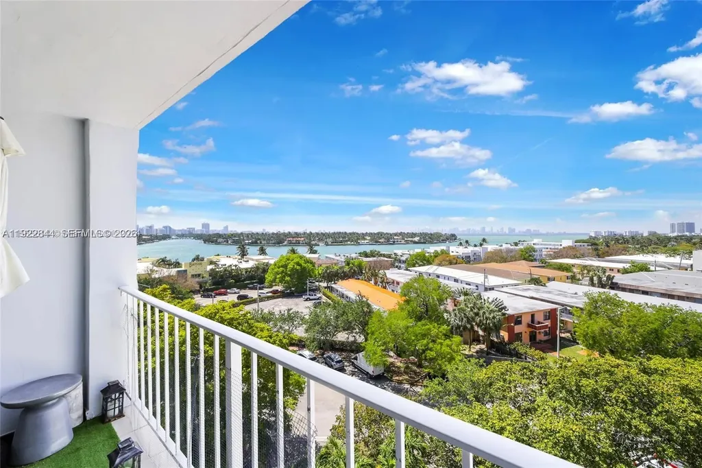 6900 Bay Drive Miami Beach FL 33141