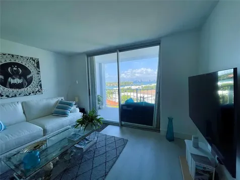 6900 Bay Drive Miami Beach FL 33141