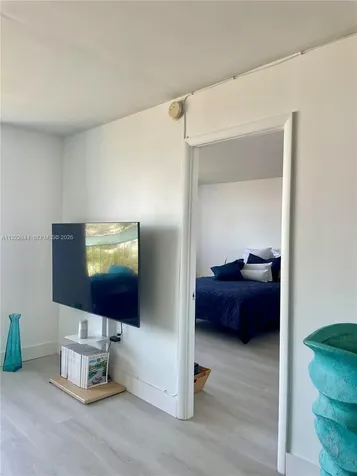 6900 Bay Drive Miami Beach FL 33141