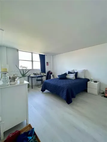 6900 Bay Drive Miami Beach FL 33141