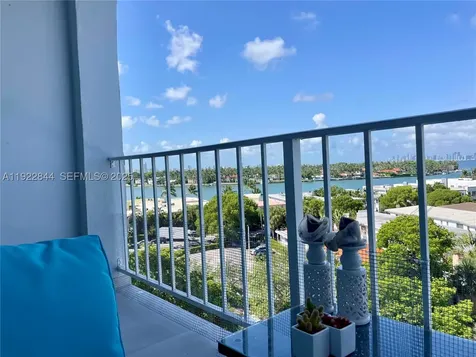 6900 Bay Drive Miami Beach FL 33141