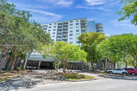 6900 Bay Drive Miami Beach FL 33141