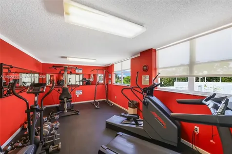 6900 Bay Drive Miami Beach FL 33141