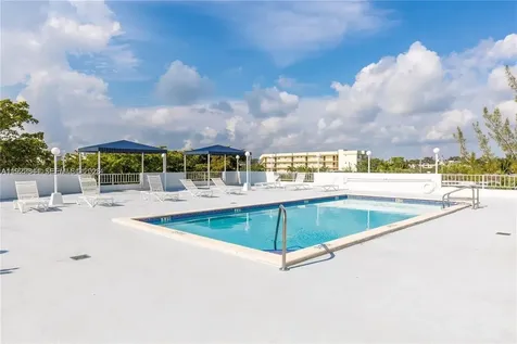 6900 Bay Drive Miami Beach FL 33141